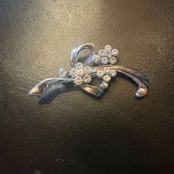 Vintage Silver Tone Bar Brooch with Clear Rhinestone Flower Design - Picture 1 of 5